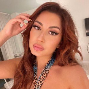 Watch ꧁꧁Queen K꧂꧂ ᵀ^ Live Stream on BIGO LIVE